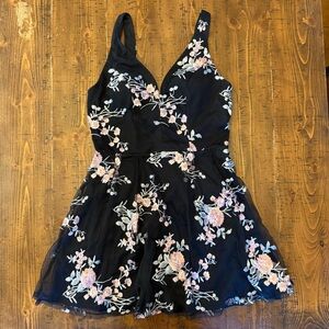 Black and Pink Floral Lace Dress Embroidered V Neck Mini Length Sz 9 EUC